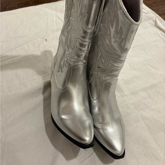 Forever 21 Silver Western Boots - Picture 2 of 4